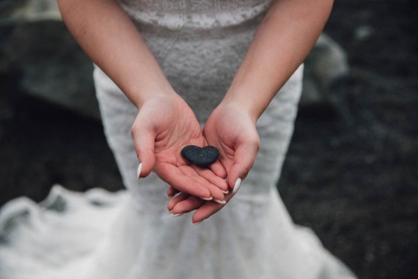 Boldly-Romantic-Icelandic-Elopement-in-the-Fjaorargljufur-Canyon-Nicole-Ashley-Photography-15