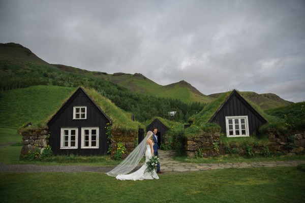 Boldly-Romantic-Icelandic-Elopement-in-the-Fjaorargljufur-Canyon-Nicole-Ashley-Photography-3