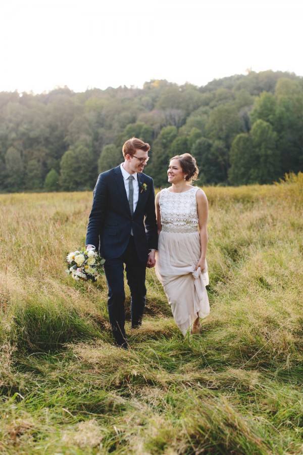 Modern Barn Wedding at Conrad Botzum Farmstead | Junebug Weddings