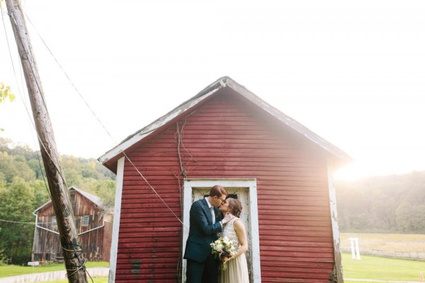 Modern-Barn-Wedding-at-Conrad-Botzum-Farmstead (26 of 32)