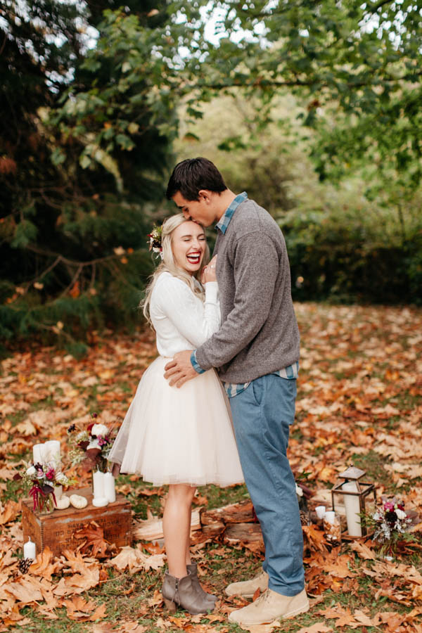 fall engagement photos outfits