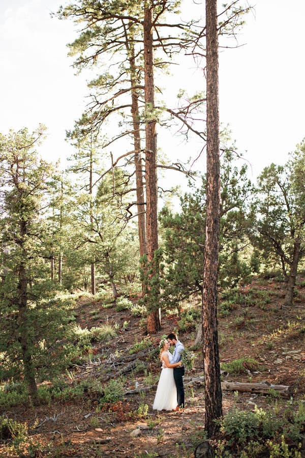 Woodland-Bohemian-Wedding-at-the-Cabins-at-Strawberry-Hill-Amilia-Photography-22