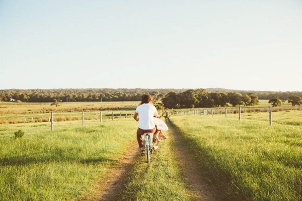 Adorable-Perth-Engagement-Photos-in-the-Countryside-LiFe-Photography-10