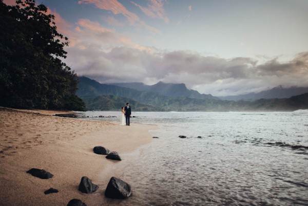 Chic-Island-Wedding-at-Na-Aina-Kai-Botanical-Gardens-June-Photography-21