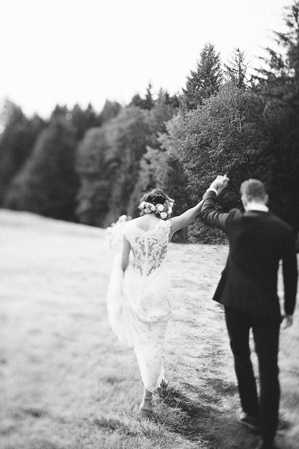 Earthy-Oregon-Wedding-at-Hornings-Hideout-Nakalan-McKay-16