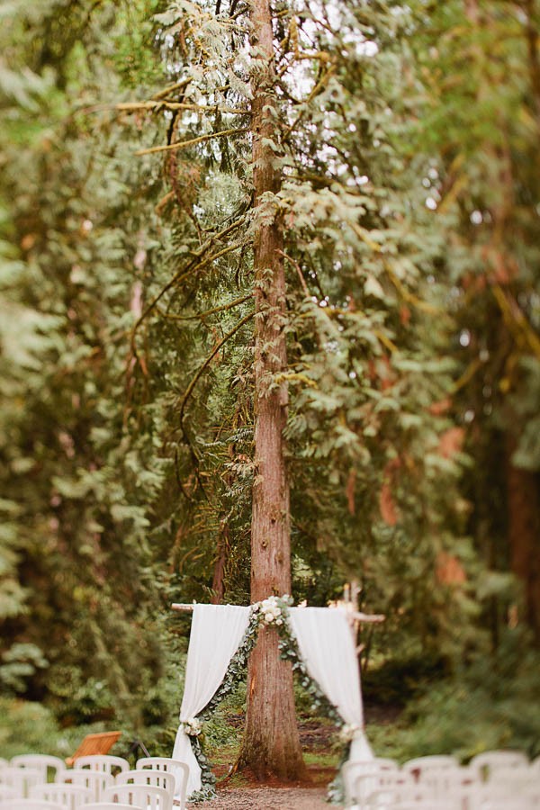 Earthy-Oregon-Wedding-at-Hornings-Hideout-Nakalan-McKay-2