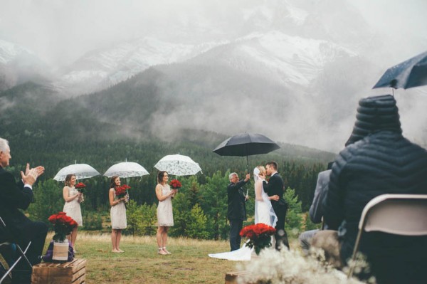 Rainy-Mountain-Wedding-in-Quarry-Lake-Park-Joelsview-Photography-11