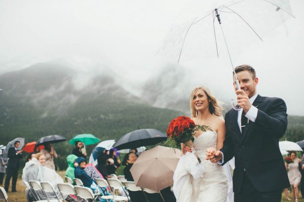 Rainy-Mountain-Wedding-in-Quarry-Lake-Park-Joelsview-Photography-12