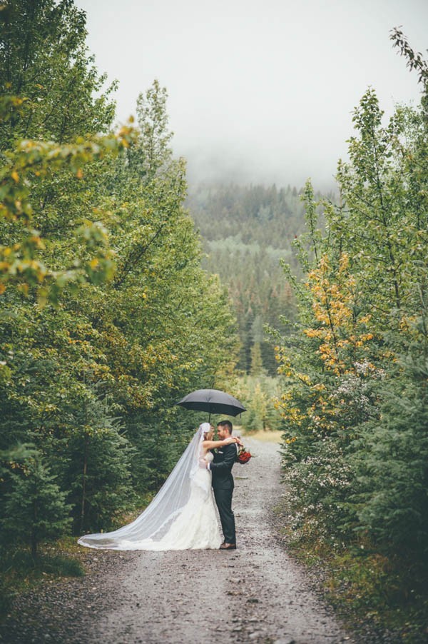 Rainy-Mountain-Wedding-in-Quarry-Lake-Park-Joelsview-Photography-16