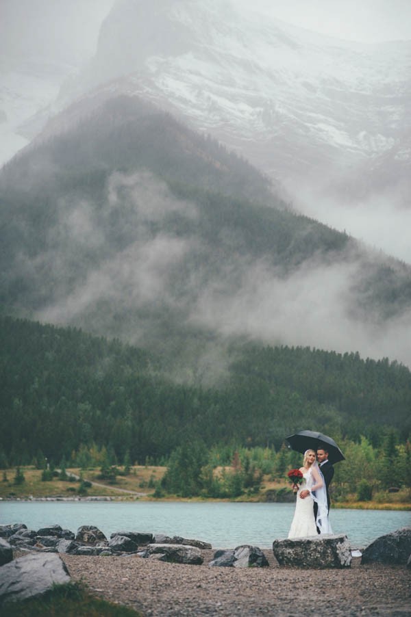 Rainy-Mountain-Wedding-in-Quarry-Lake-Park-Joelsview-Photography-18