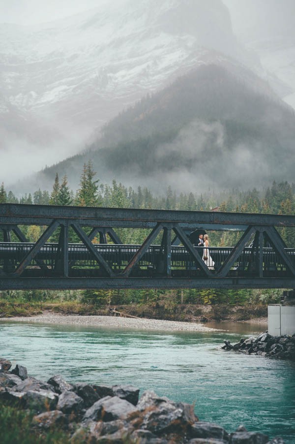 Rainy-Mountain-Wedding-in-Quarry-Lake-Park-Joelsview-Photography-25