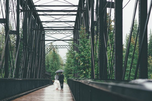 Rainy-Mountain-Wedding-in-Quarry-Lake-Park-Joelsview-Photography-30