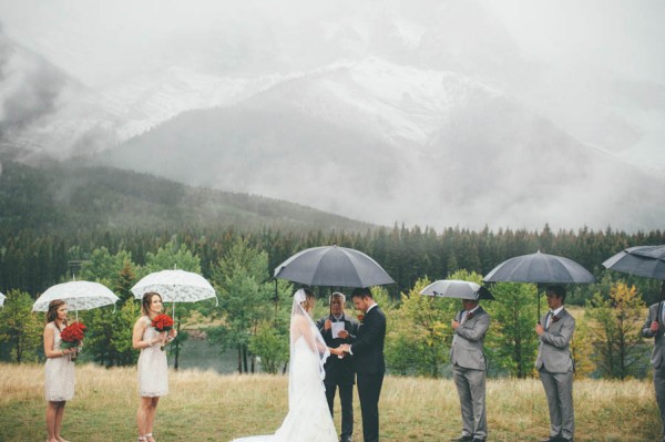 Rainy-Mountain-Wedding-in-Quarry-Lake-Park-Joelsview-Photography-6