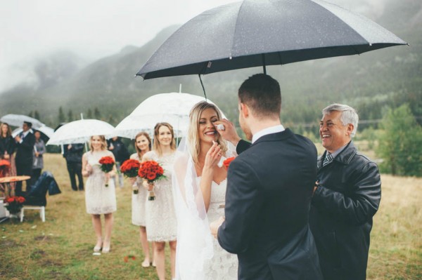 Rainy-Mountain-Wedding-in-Quarry-Lake-Park-Joelsview-Photography-9