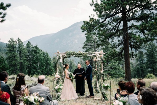 Romantic-Estes-Park-Wedding-at-Taharaa-Mountain-Lodge (11 of 27)