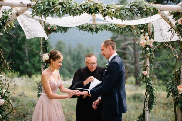 Romantic-Estes-Park-Wedding-at-Taharaa-Mountain-Lodge (12 of 27)