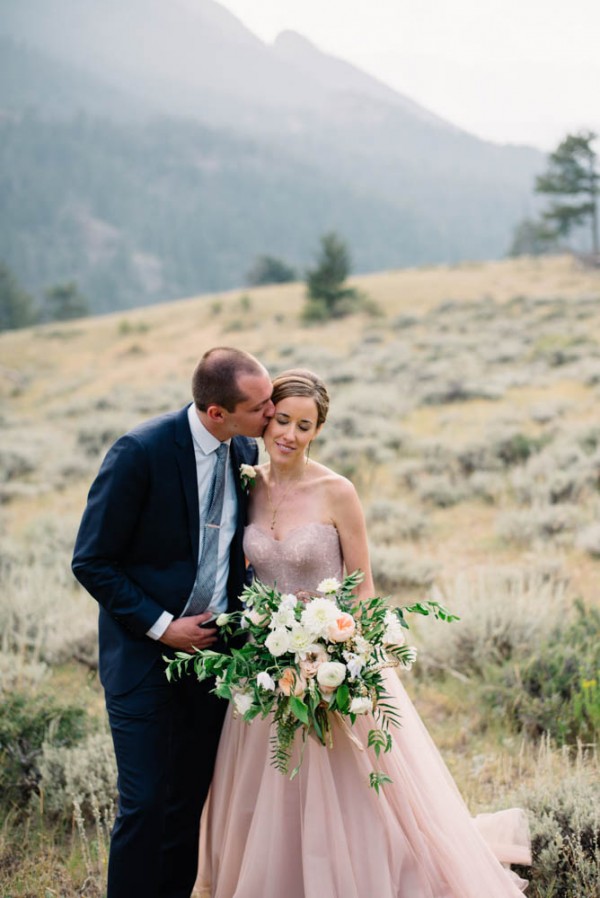 Romantic-Estes-Park-Wedding-at-Taharaa-Mountain-Lodge (15 of 27)