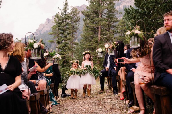 Romantic-Estes-Park-Wedding-at-Taharaa-Mountain-Lodge (7 of 27)