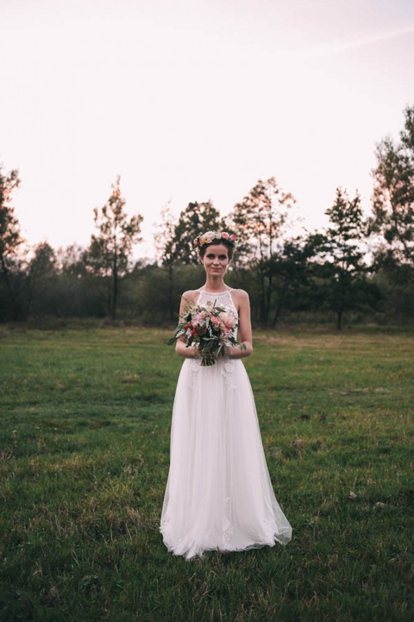 Romantic Rustic Polish Wedding at Wierzbowe Ranczo | Junebug Weddings