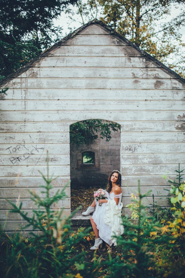 Stunning-Banff-Elopement-in-the-Tunnel-Mountain-Reservoir-Tricia-Victoria-Photography-19