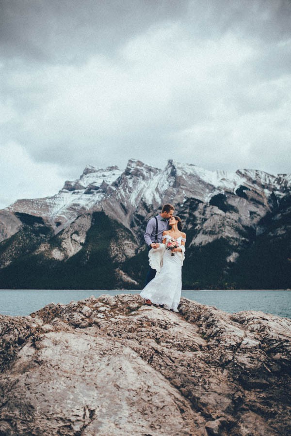 Stunning-Banff-Elopement-in-the-Tunnel-Mountain-Reservoir-Tricia-Victoria-Photography-36