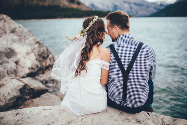 Stunning-Banff-Elopement-in-the-Tunnel-Mountain-Reservoir-Tricia-Victoria-Photography-40