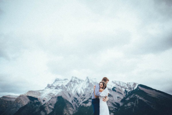 Stunning-Banff-Elopement-in-the-Tunnel-Mountain-Reservoir-Tricia-Victoria-Photography-42