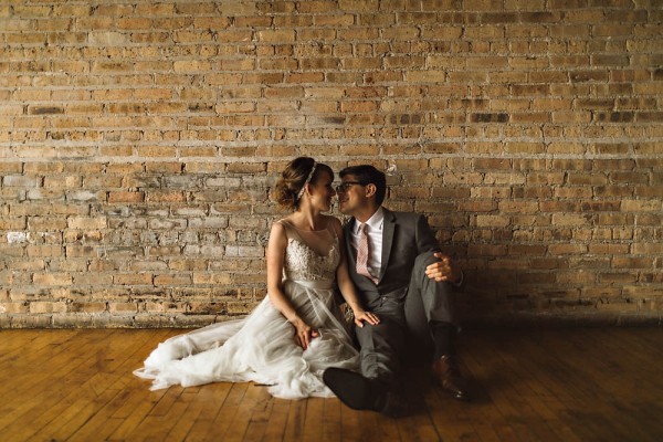 Vintage-Industrial-Chicago-Wedding-at-Salvage-One (12 of 33)