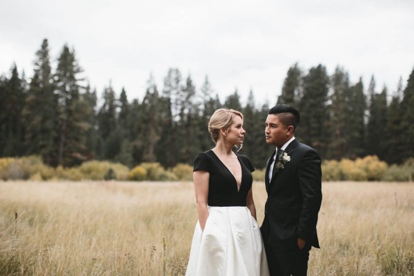 Black-and-White-Log-Cabin-Wedding-Pure-Cozy-Chic-2