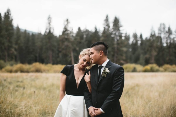 Black-and-White-Log-Cabin-Wedding-Pure-Cozy-Chic-3