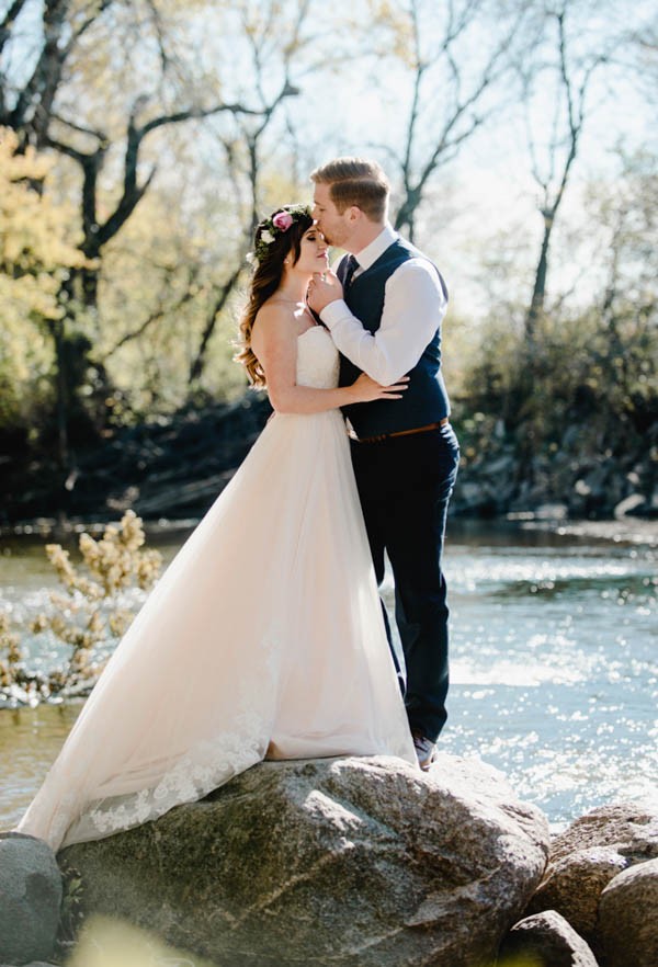 Bohemian-Iowa-Wedding-at-The-Rustic-Rose-Barn-Amanda-Basteen-14