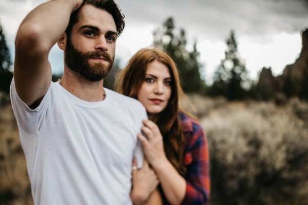 Cozy-Cliffside-Couple-Portraits-at-Smith-Rock-Erin-Wheat-19