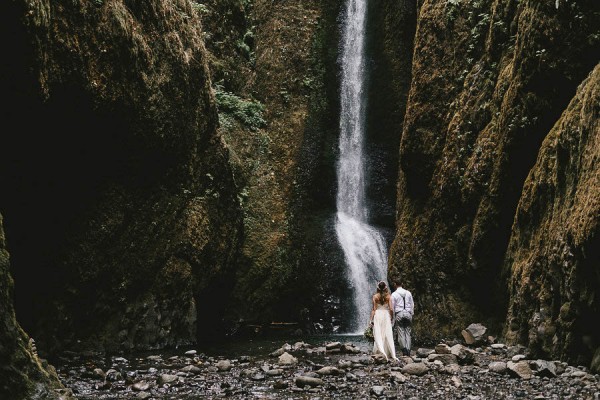 Intimate-Barefoot-Elopement-Columbia-River-Gorge-23