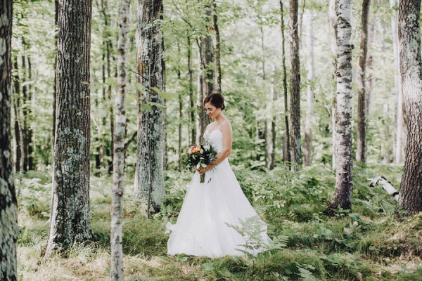 Minnesota Woodland Wedding at Juliane James Place | Junebug Weddings