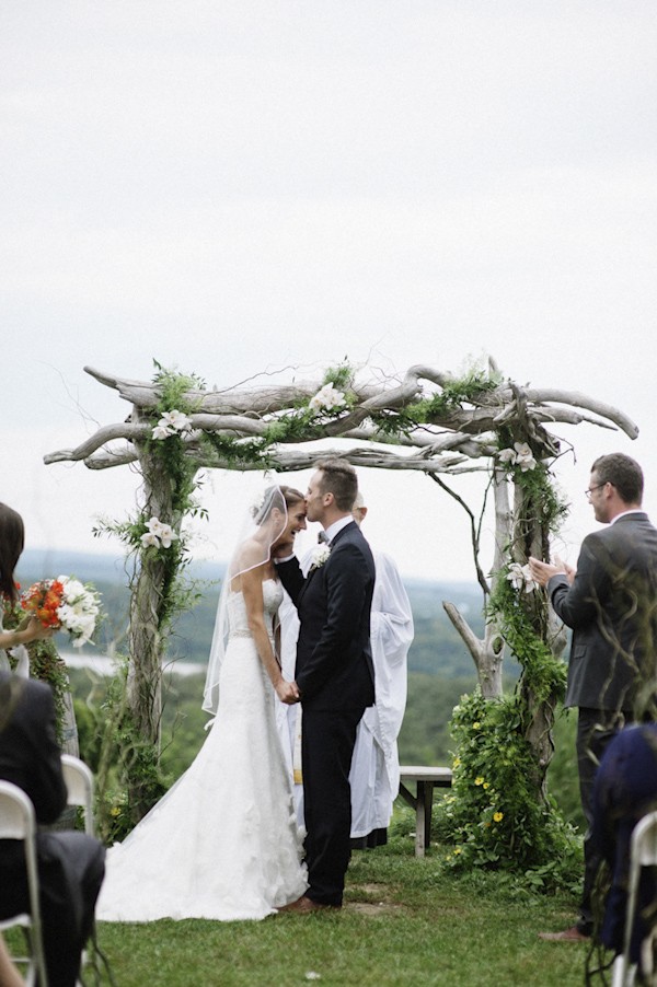 woodland-wedding-at-benmarl-winery-new-york-photos-by-richard-israel-22