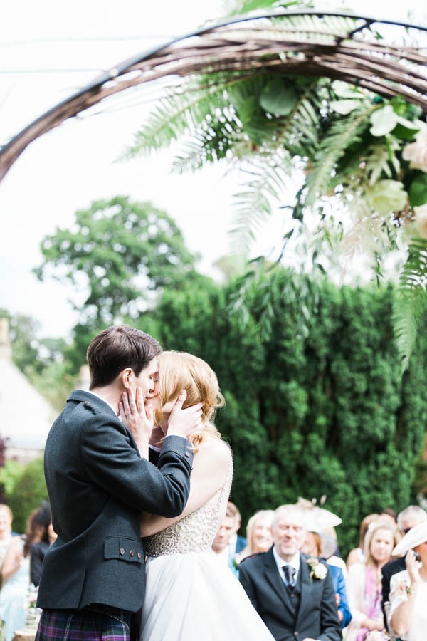 Dreamy-Scottish-Tipi-Wedding-Greenbank-Garden-12