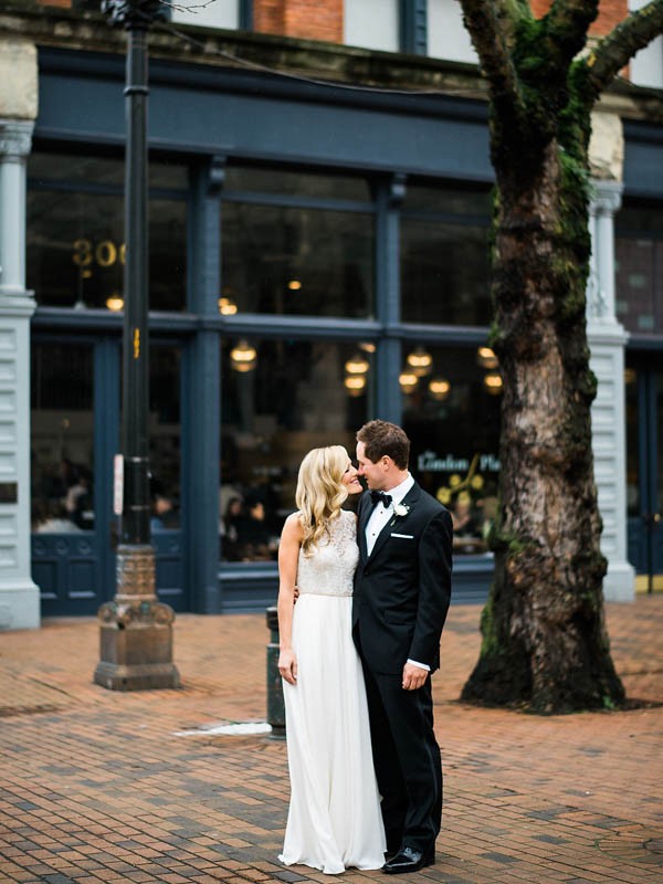 Glamorous-Black-and-Gold-Four-Seasons-Wedding-Ryan-Flynn-Photography-10