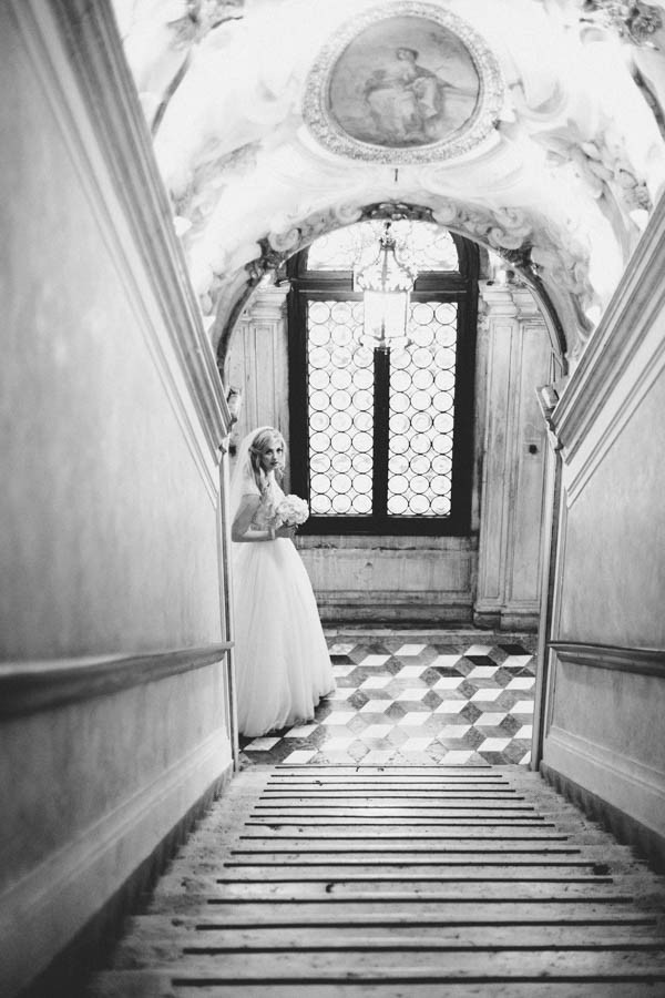 Insanely-Romantic-Grace-Kelly-Inspired-Venice-Elopement-Allison-Harp-Photography-13