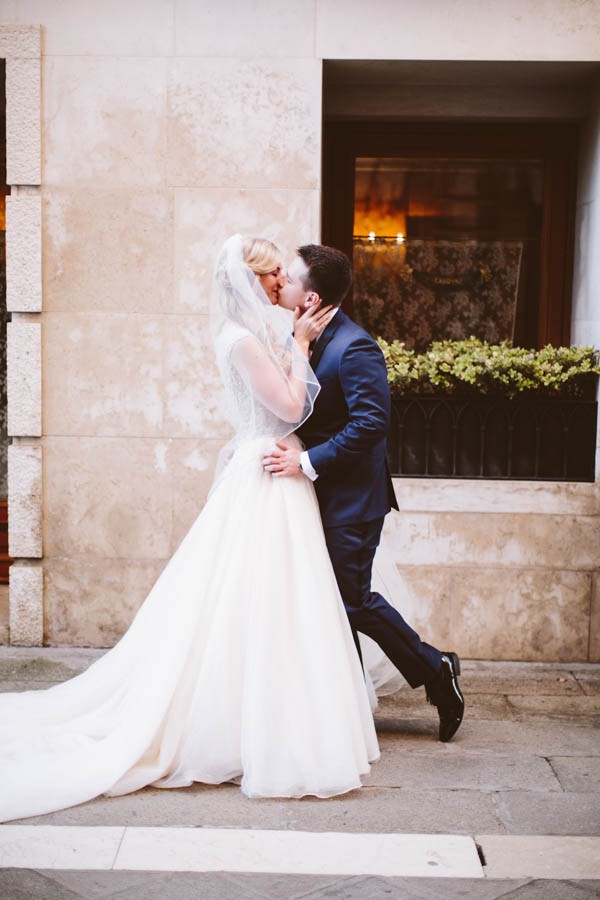 Insanely Romantic Grace Kelly Inspired Venice Elopement | Junebug Weddings