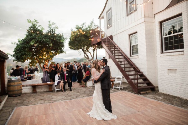 Laid-Back-Annapolis-Wedding-That-Doesn't-Skimp-Pretty-30