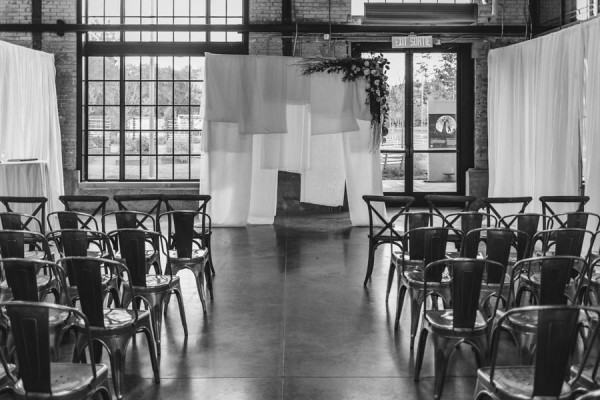 Modern-Classic-Ottawa-Wedding-Horticulture-Building-19