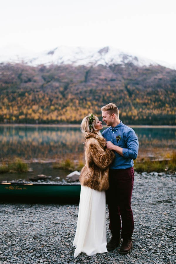 Winter-Elopement-Inspiration-at-Eklunta-Lake-Kristian-Lynae-Photography-7-600x900