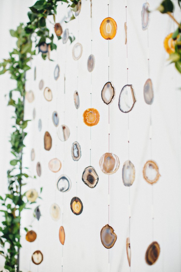 Agate-Slice-Ceremony-Backdrop-White-Sparrow-Blooming-House-Creative-3