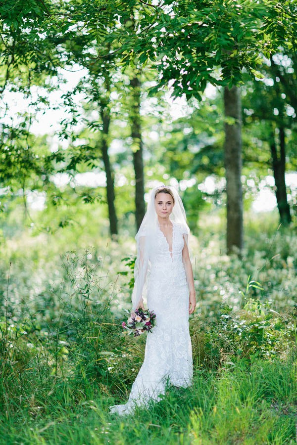 Gorgeous-Natural-Swedish-Wedding-HaringeSlott-24