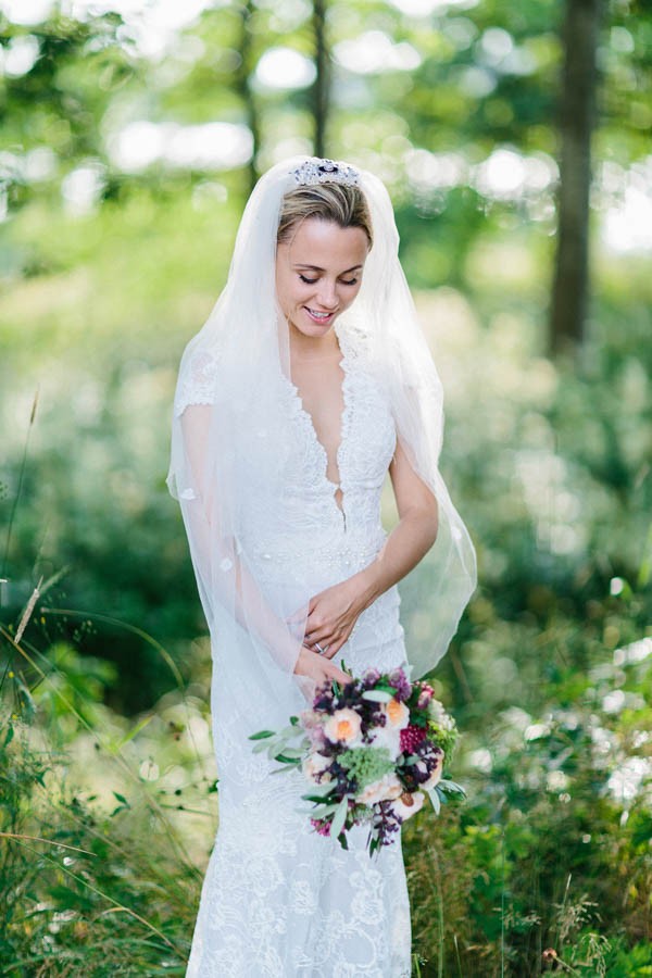 Gorgeous-Natural-Swedish-Wedding-HaringeSlott-25