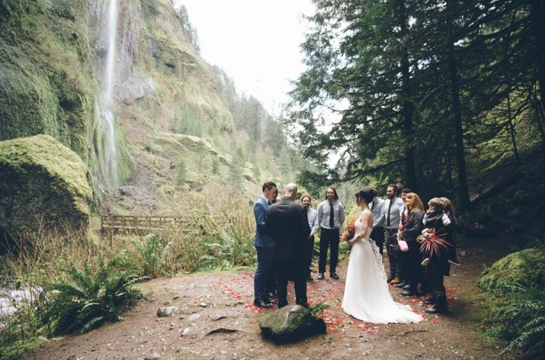Intimate-Alternative-Waterfall-Wedding-Columbia-Gorge-12
