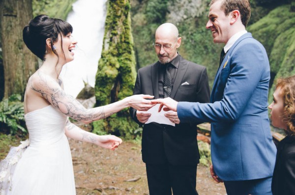 Intimate-Alternative-Waterfall-Wedding-Columbia-Gorge-13