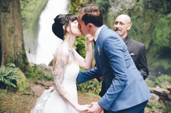 Intimate-Alternative-Waterfall-Wedding-Columbia-Gorge-14