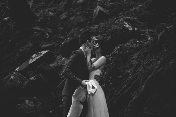 Intimate-Alternative-Waterfall-Wedding-Columbia-Gorge-17