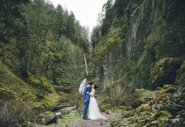 Intimate-Alternative-Waterfall-Wedding-Columbia-Gorge-26